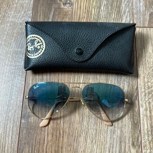 Raybans blue aviator glasses